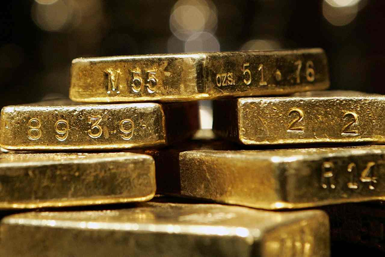 Gold rush 2.0: Americans cash in as precious metal hovers near all-time high