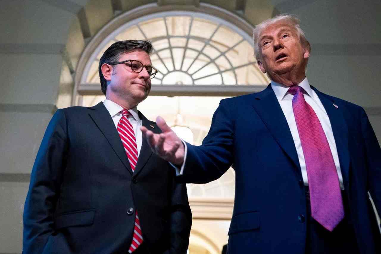 Over 300 economists urge Trump, GOP leaders to extend tax cuts before massive tax hike hits Americans