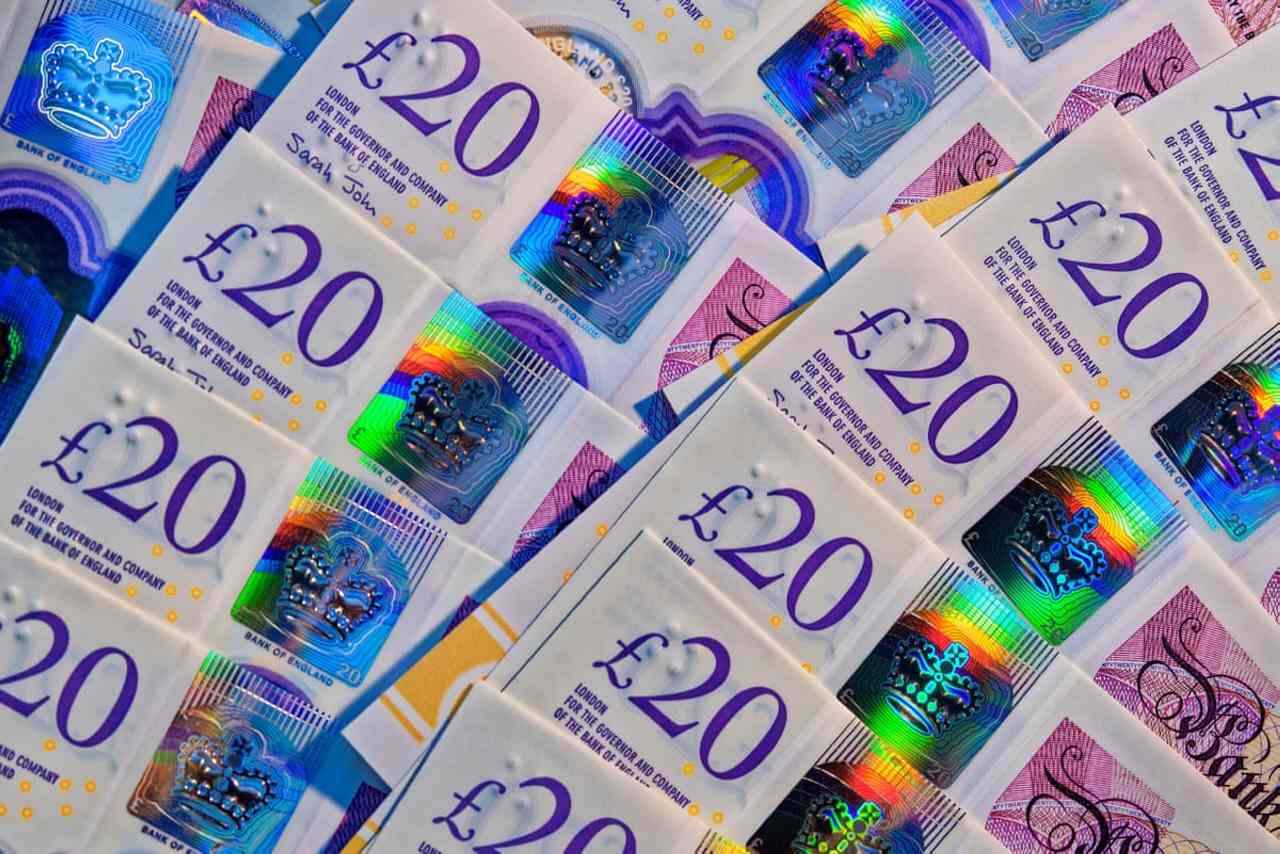 Cash Isas: ministers sound out City bosses on cutting £20,000 tax-free allowance