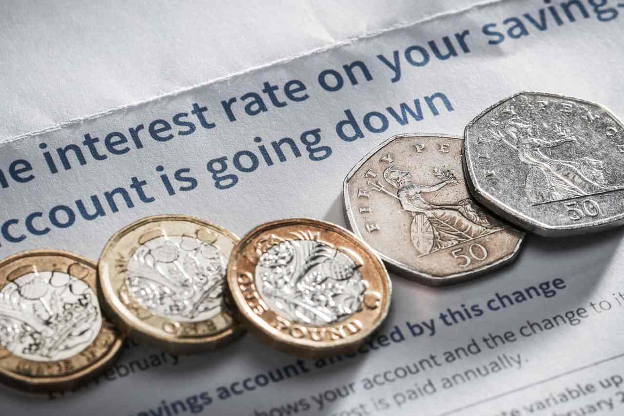 High street banks lose £100bn in deposits as UK savers shift to online rivals