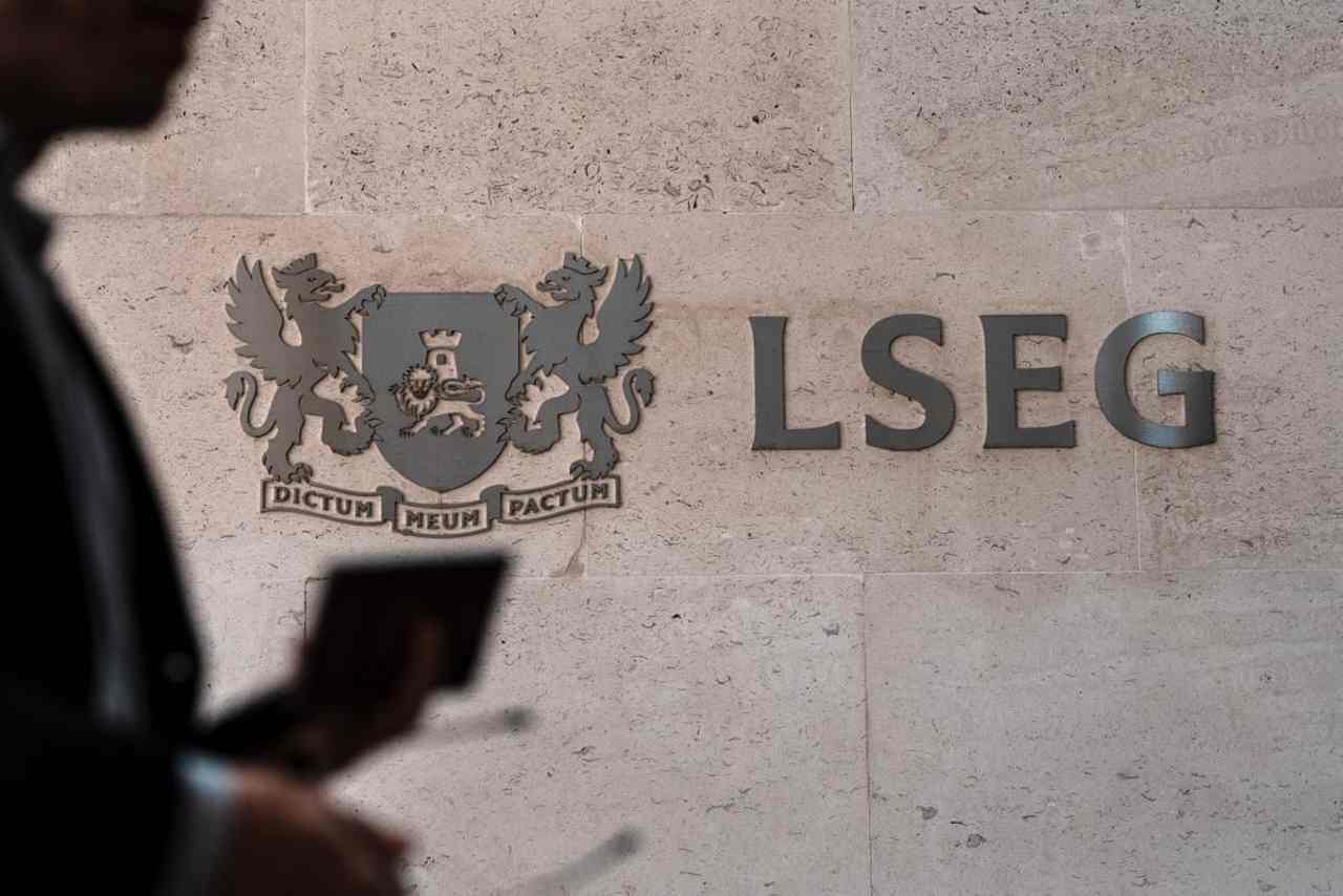London Stock Exchange considers 24-hour trading to stimulate market