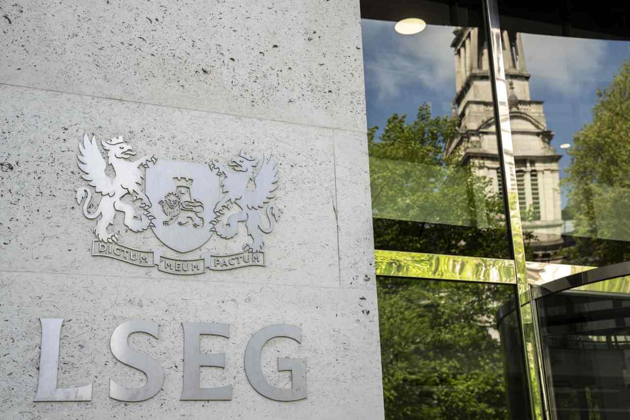 Looser bonus rules and tax breaks needed to save London stock market, says CBI