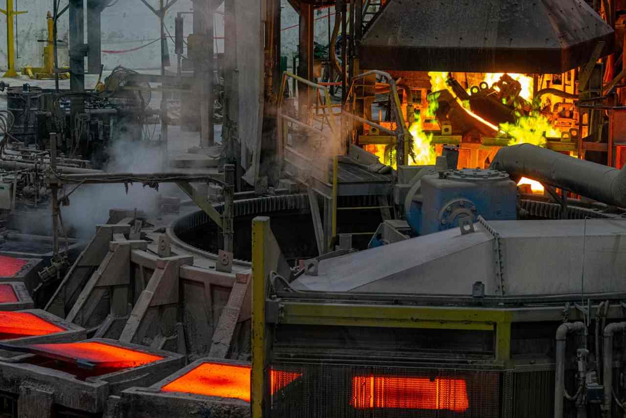 Miner Glencore decides against moving stock market listing from London to US